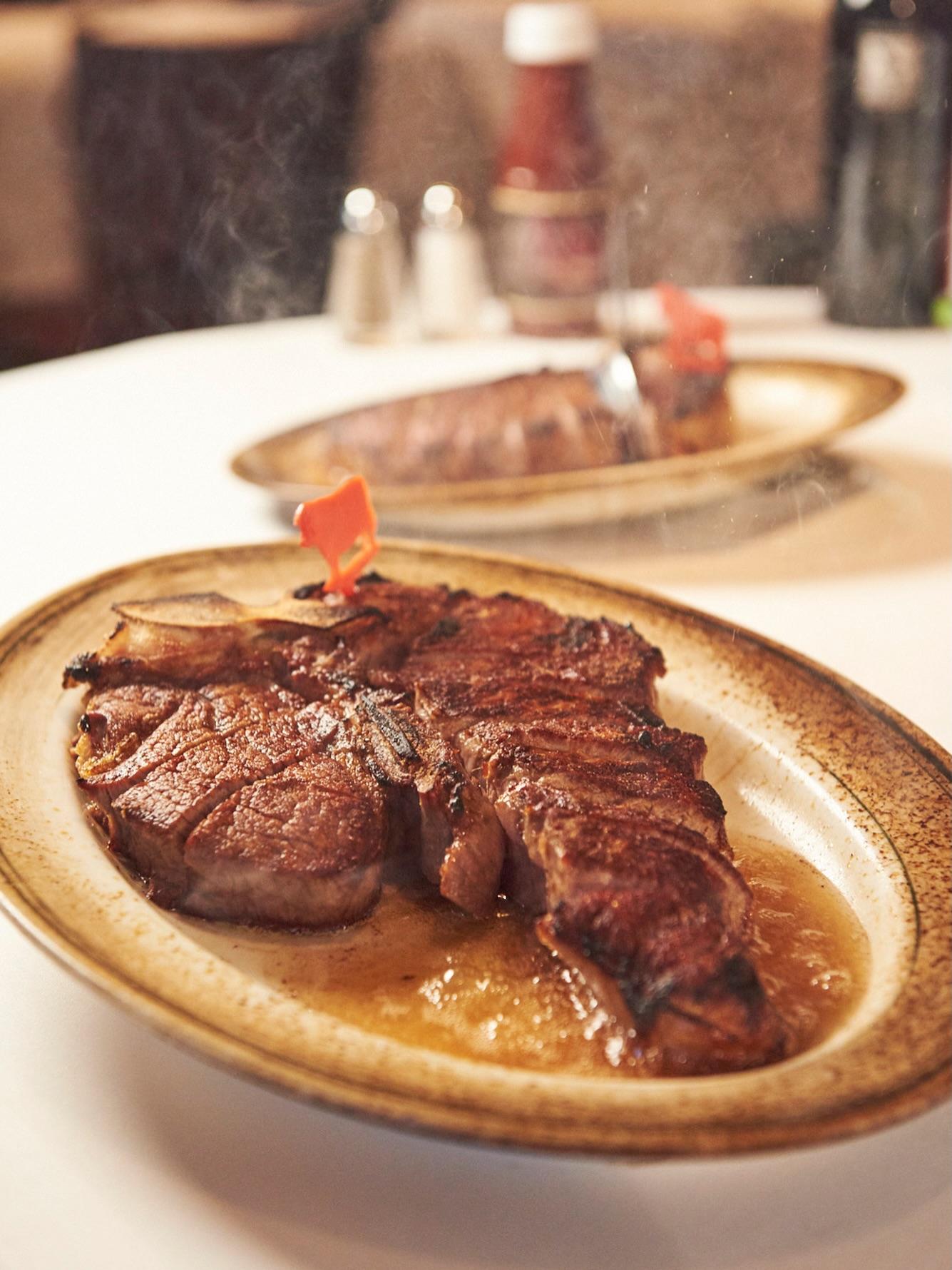 味も見た目も美しいステーキとともに、上質で特別なひとときをお約束いたします。